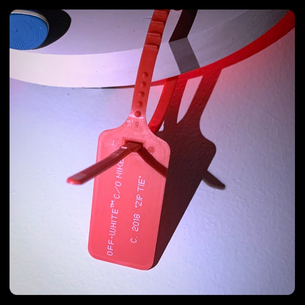 Off-White LED Wall Light - Picture 3 of 6